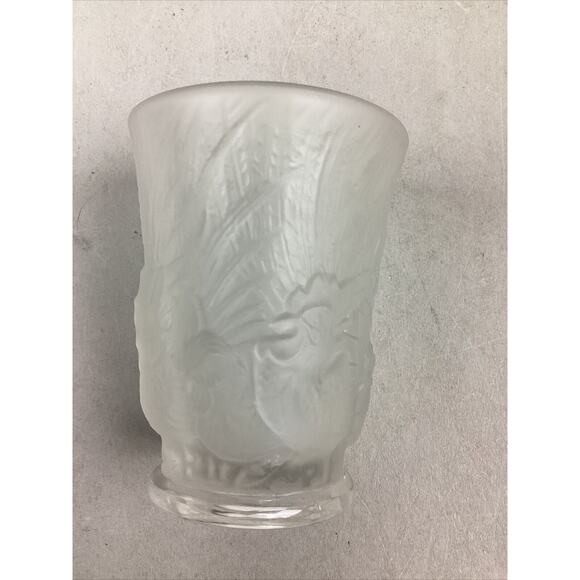 Set Of 2 Frosted Glasses With Chickens On The Sides - 3”H - Picture 3 of 10